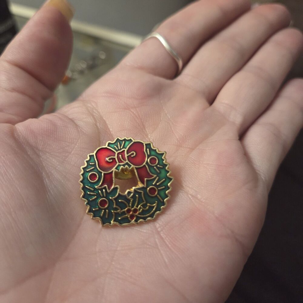 Vintage Style Christmas Wreath Pin Brooch Red Bow Green Enamel Holiday Gold Tone